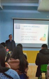 英語系教師黃燕萍 跨界融合心理學，以專業服務回饋社會
